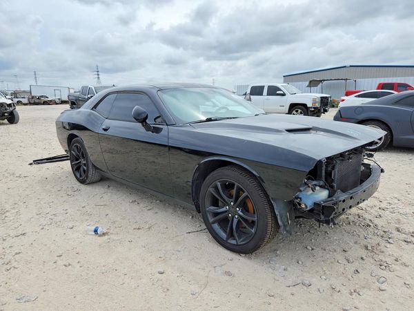 2016 DODGE CHALLENGER SXT — Passenger 3/4