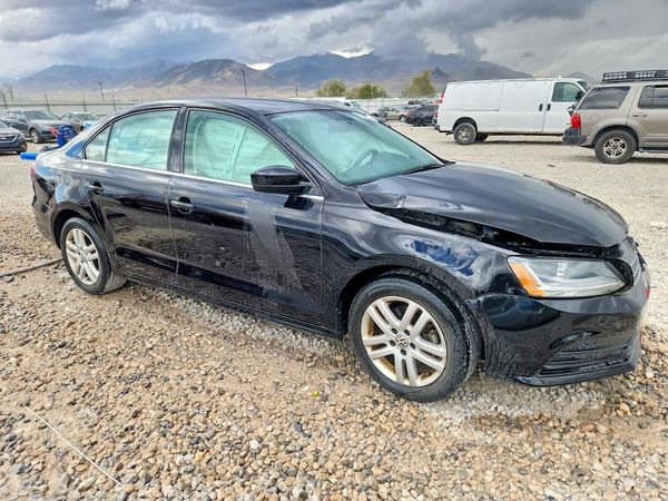 2017 VOLKSWAGEN JETTA — Passenger 3/4
