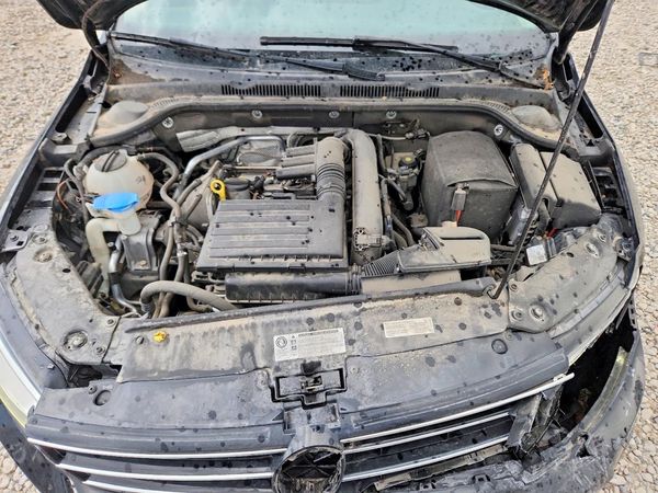 2017 VOLKSWAGEN JETTA — Engine bay