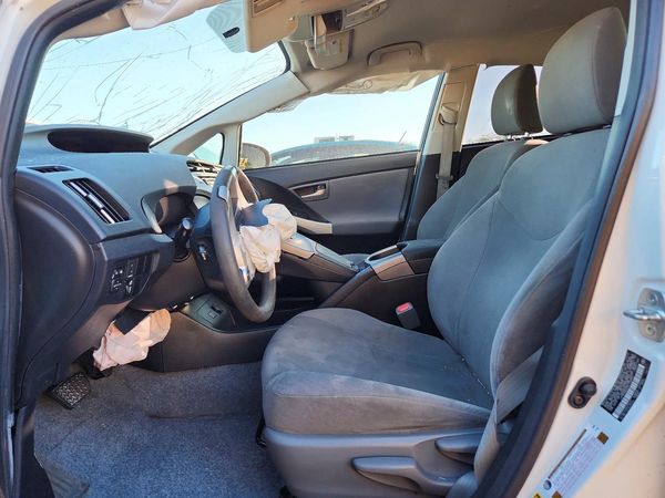 2014 TOYOTA PRIUS — DENT
