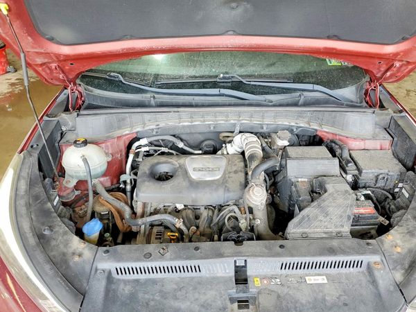 2017 HYUNDAI TUCSON — Engine bay