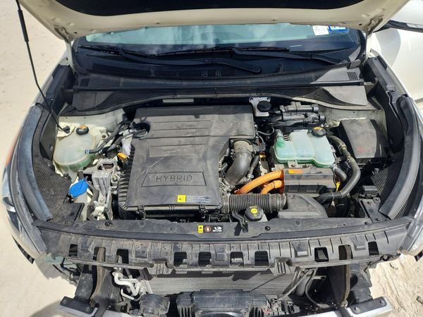 2018 KIA NIRO — Engine bay