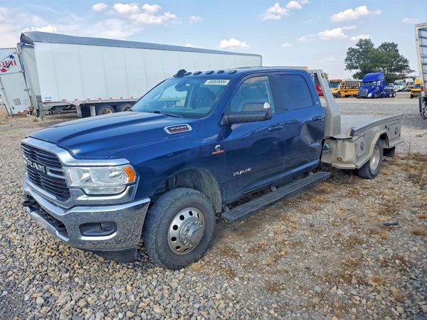 2020 RAM 3500 CREW CAB CHASSIS 4X4 — Front 3/4