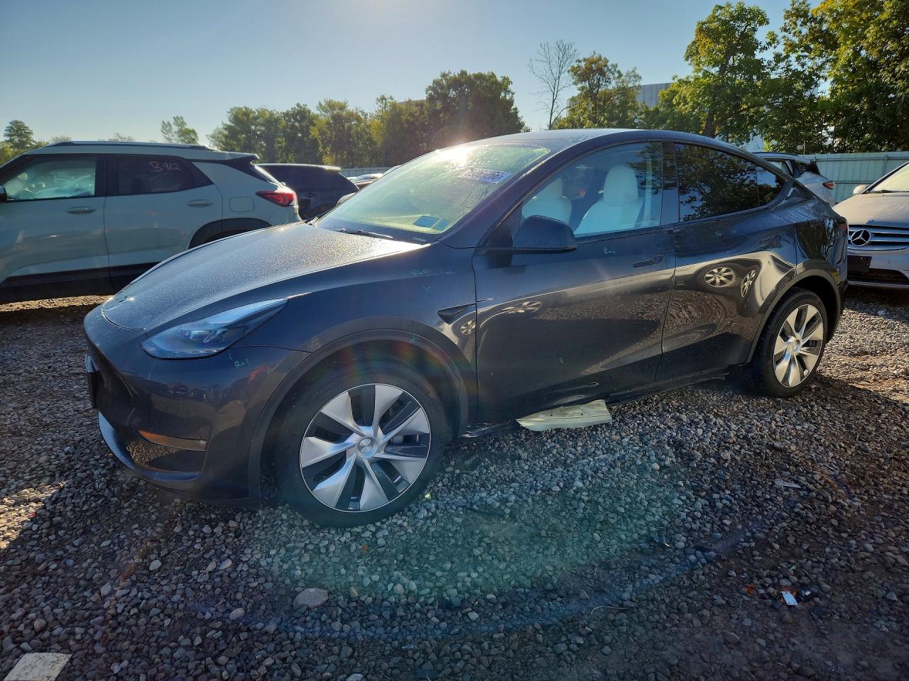 2024 TESLA MODEL Y — Front 3/4