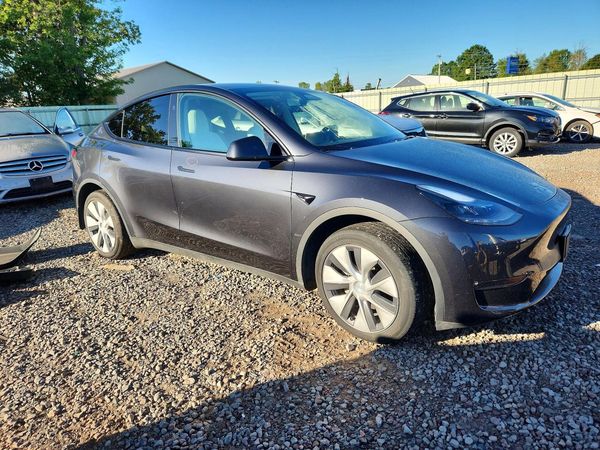 2024 TESLA MODEL Y — Passenger 3/4