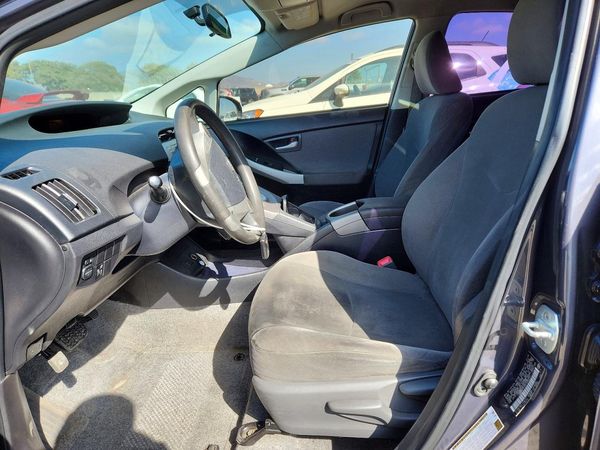 2015 TOYOTA PRIUS — DENT
