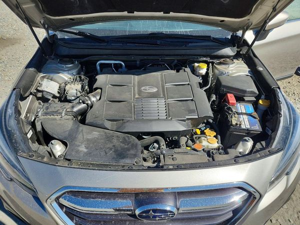 2019 SUBARU OUTBACK Limited+M/R+ES+NAVI — Engine bay