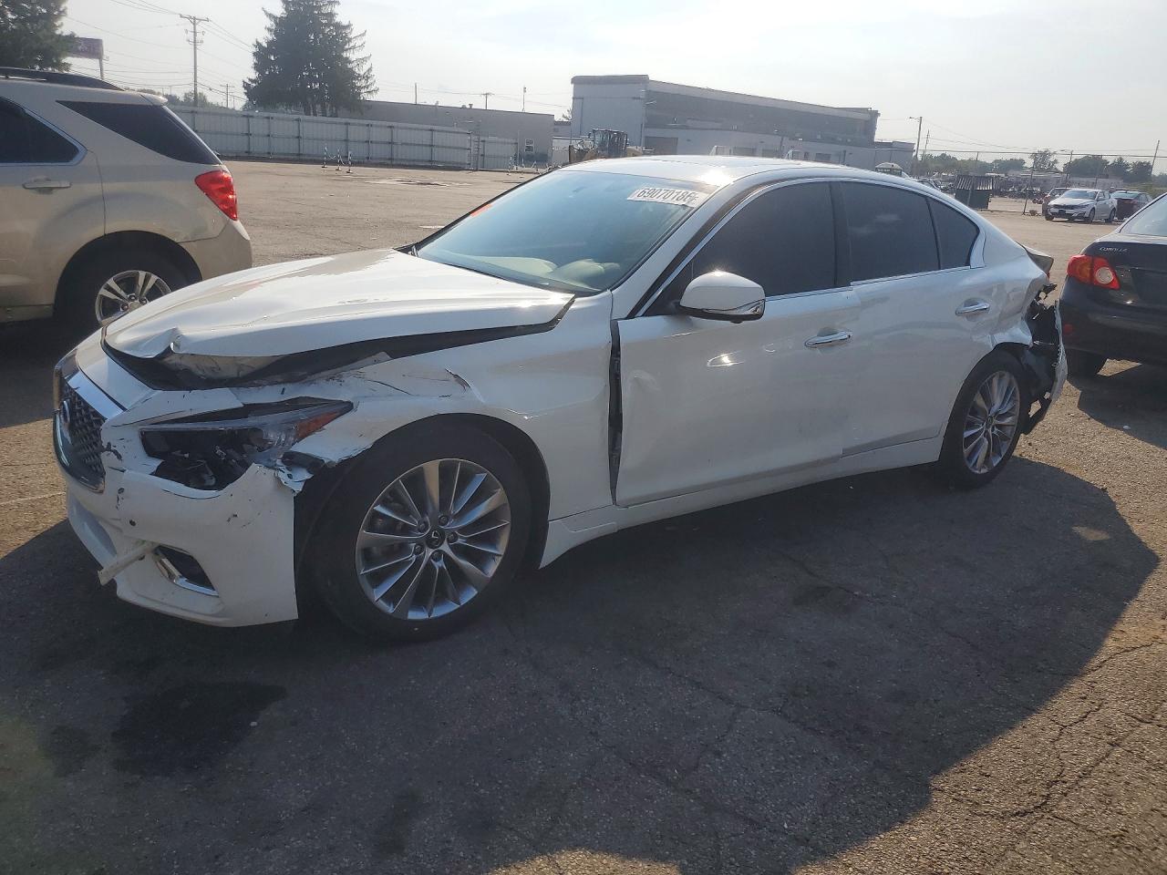 2023 INFINITI Q50 Luxe — Front 3/4