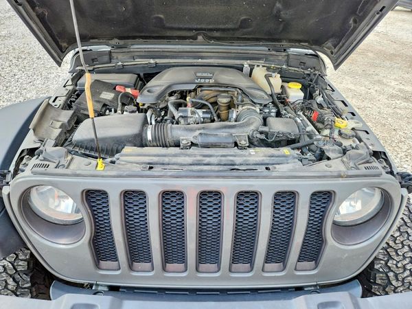 2021 JEEP WRANGLER UNLIMITED — Engine bay