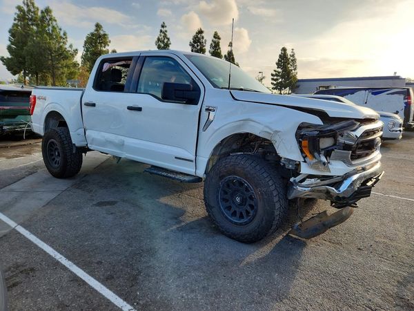 2023 FORD F150 SuperCrew — Passenger 3/4