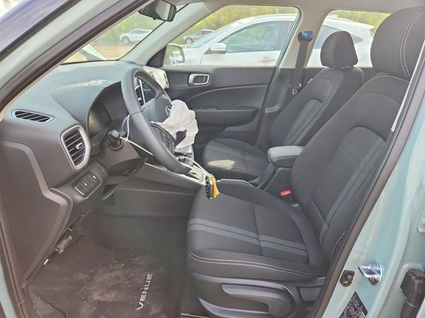 2026 HYUNDAI VENUE SEL, SEL w/ 2-Tone Roof — DENT