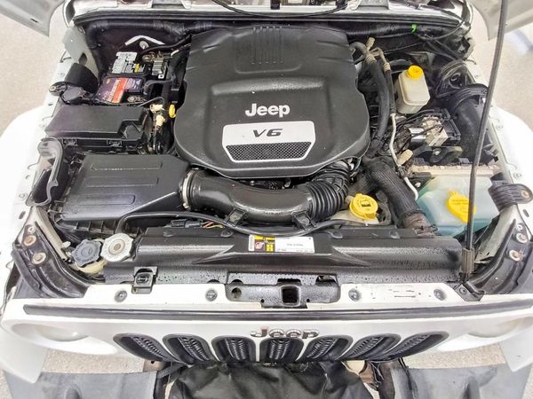 2016 JEEP WRANGLER UNLIMITED Sport — Engine bay