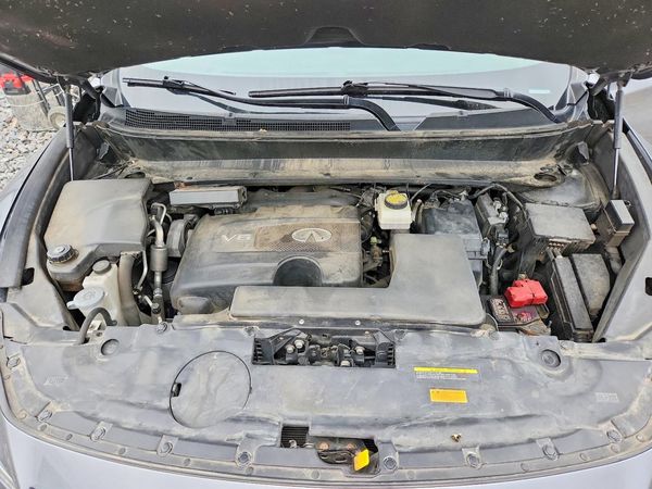 2017 INFINITI QX60 — Engine bay