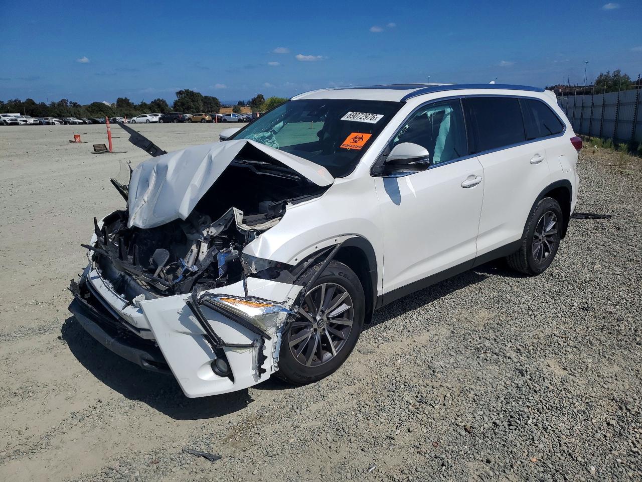 2019 TOYOTA HIGHLANDER — Front 3/4