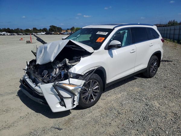 2019 TOYOTA HIGHLANDER — Front 3/4