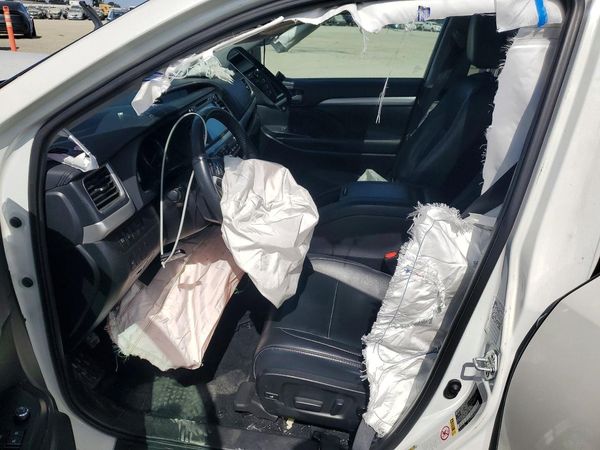 2019 TOYOTA HIGHLANDER — DENT