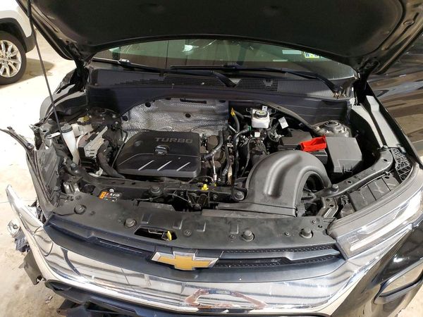 2022 CHEVROLET TRAILBLAZE LT — Engine bay
