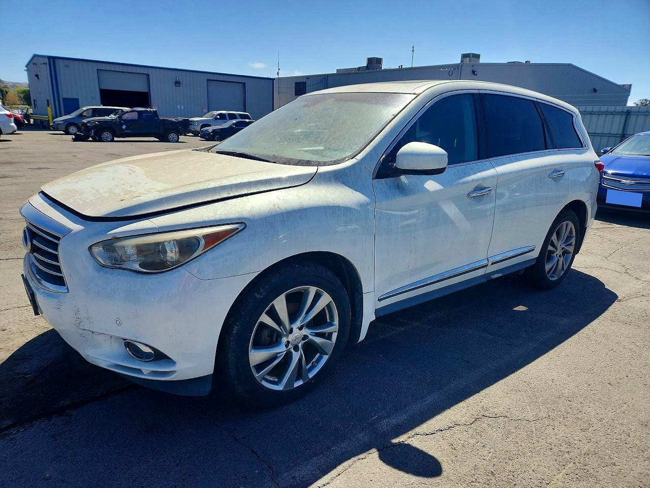 2013 INFINITI JX35 — Front 3/4