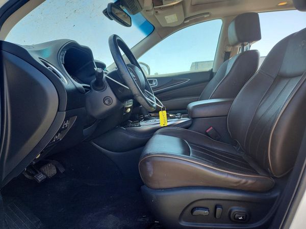 2013 INFINITI JX35 — DENT