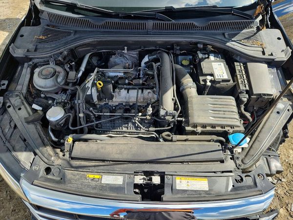2020 VOLKSWAGEN JETTA — Engine bay