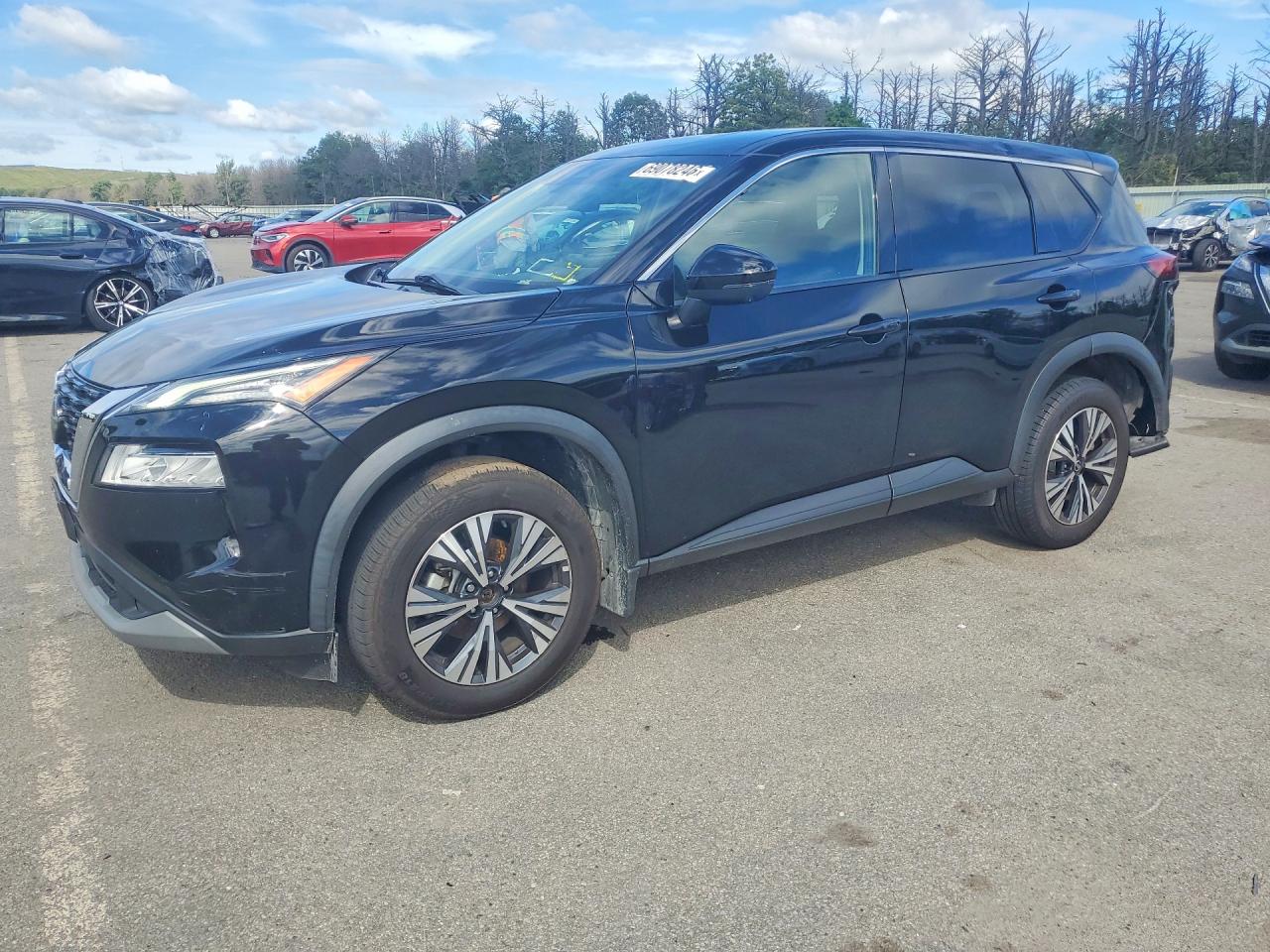 2021 NISSAN ROGUE SV — Front 3/4