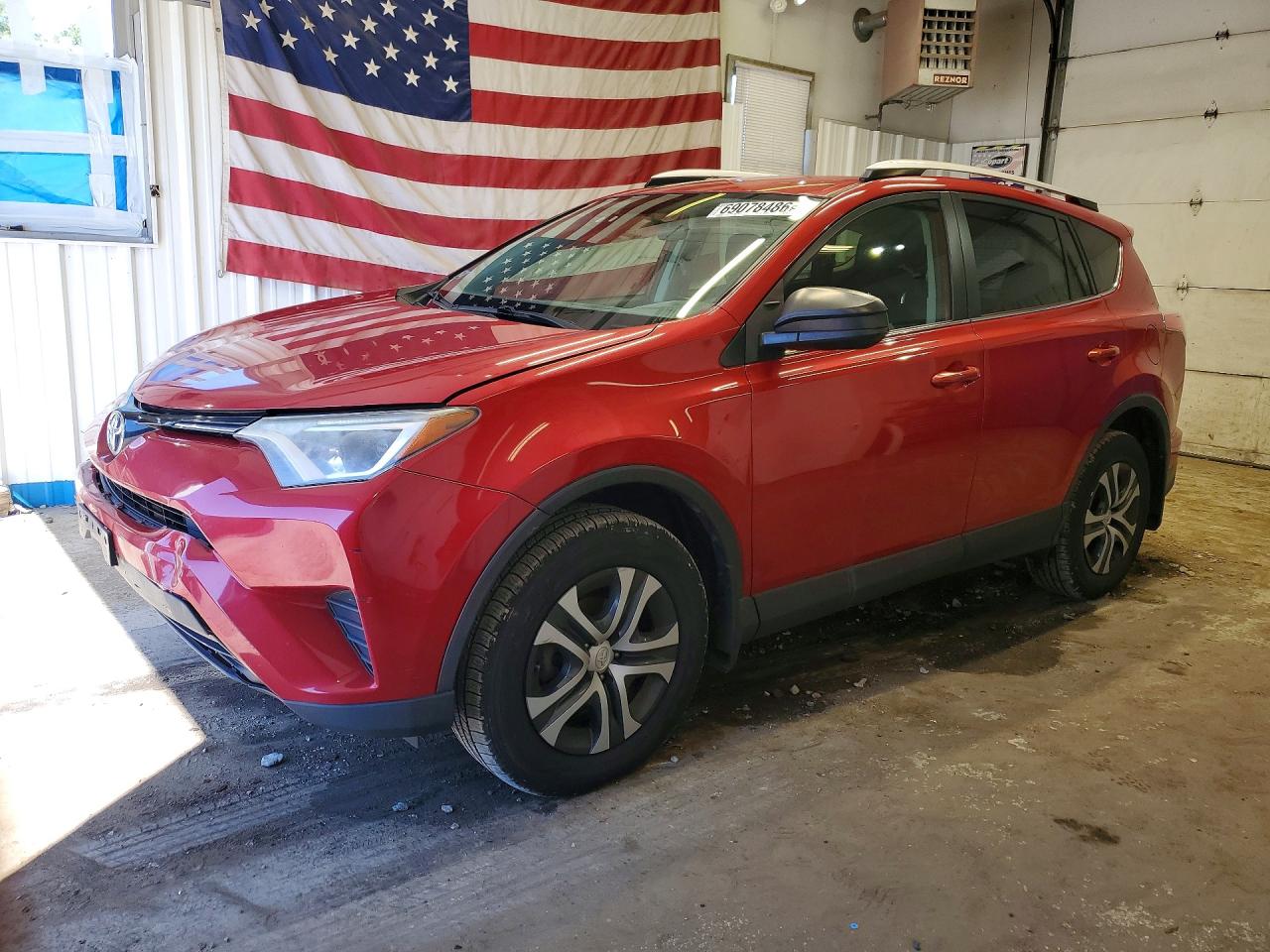 2016 TOYOTA RAV4 LE (X Grade) — Front 3/4