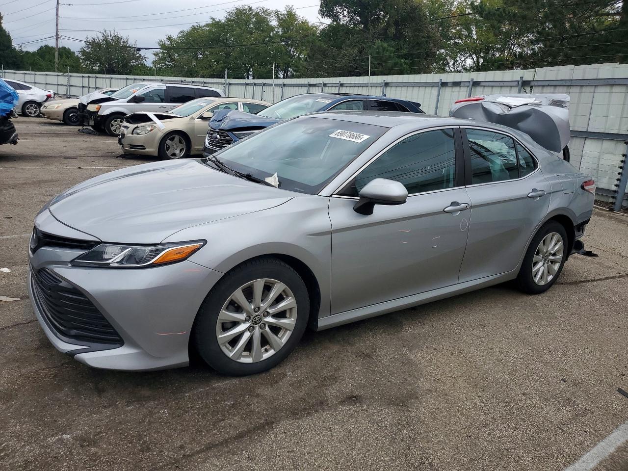 2020 TOYOTA CAMRY LE — Front 3/4