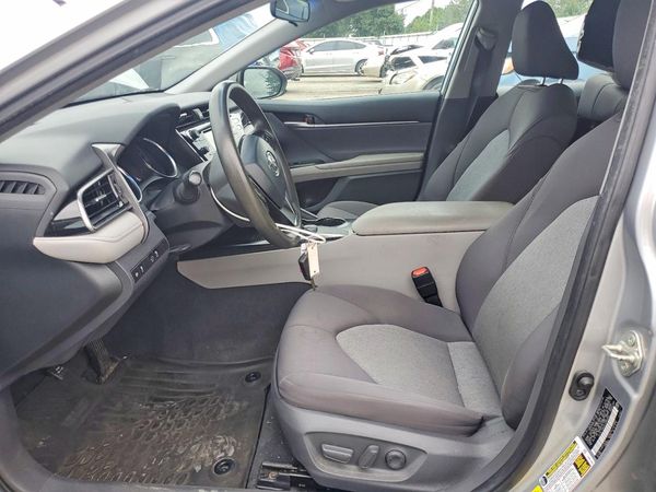 2020 TOYOTA CAMRY LE — DENT