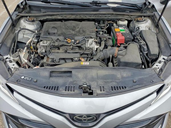 2020 TOYOTA CAMRY LE — Engine bay