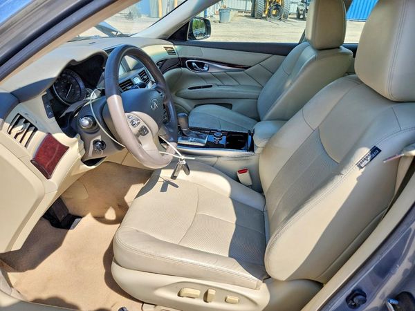 2016 INFINITI Q70L — DENT