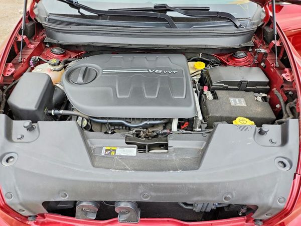 2015 JEEP CHEROKEE — Engine bay