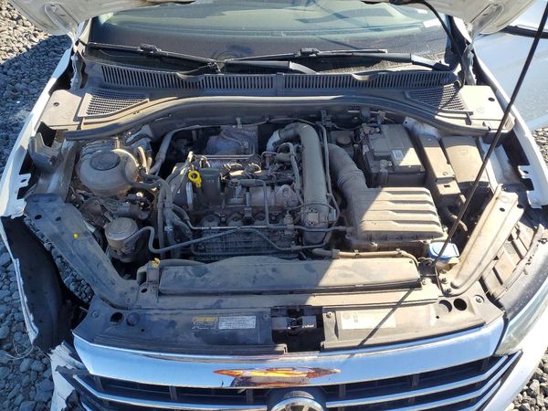 2019 VOLKSWAGEN JETTA — Engine bay