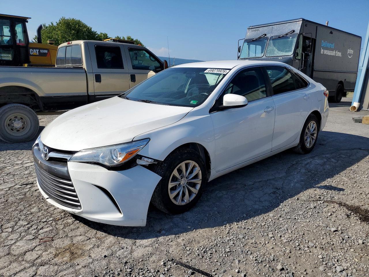 2016 TOYOTA CAMRY — Front 3/4