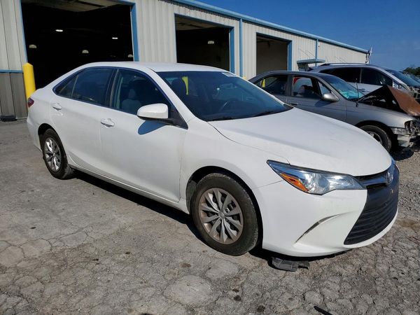 2016 TOYOTA CAMRY — Passenger 3/4