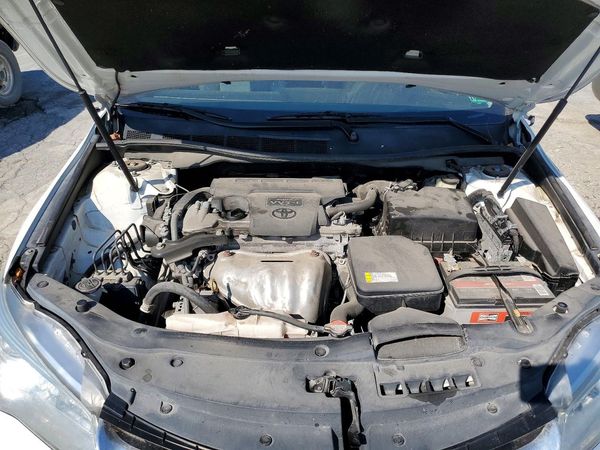 2016 TOYOTA CAMRY — Engine bay