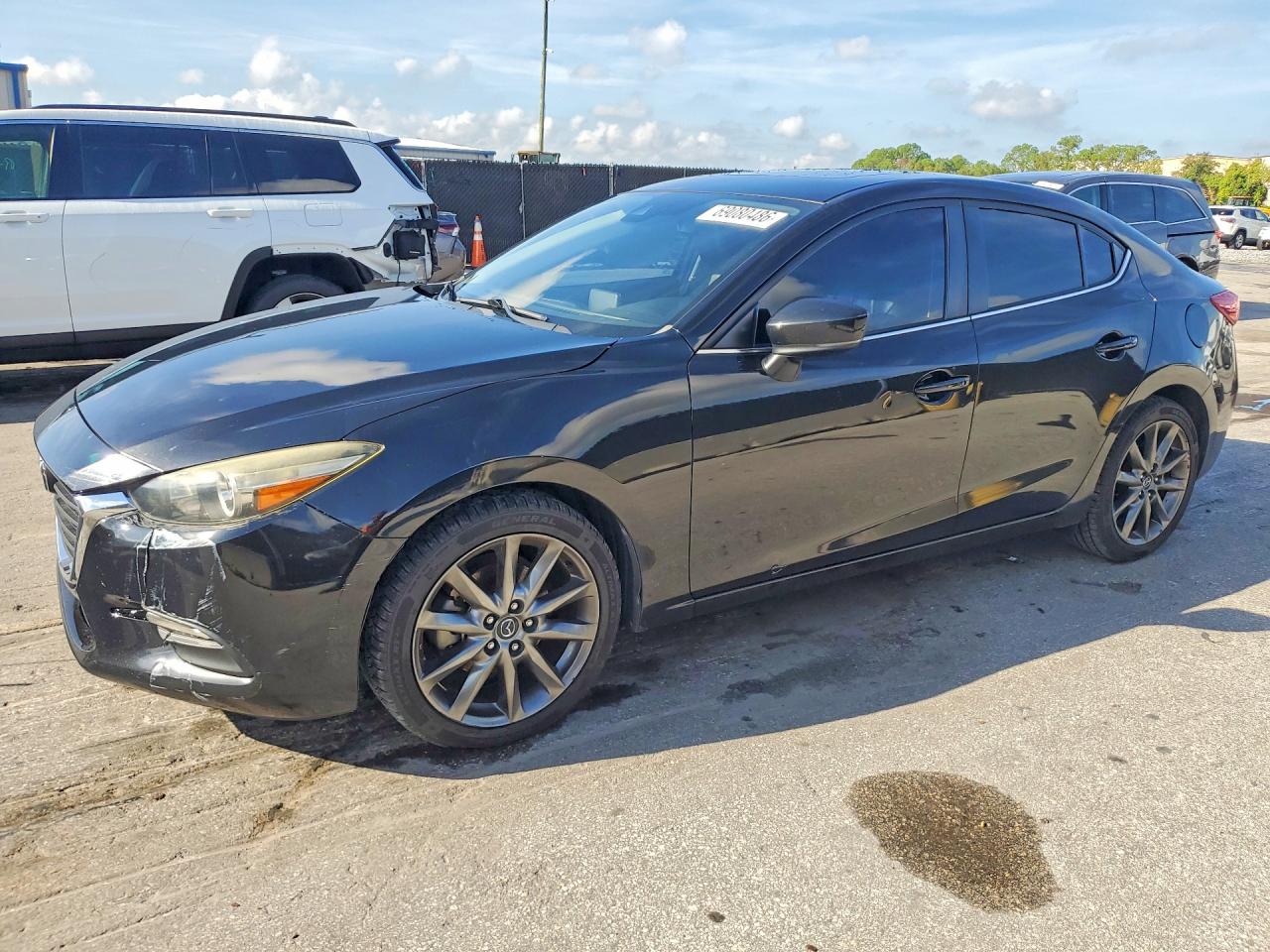 2018 MAZDA 3 Touring — Front 3/4