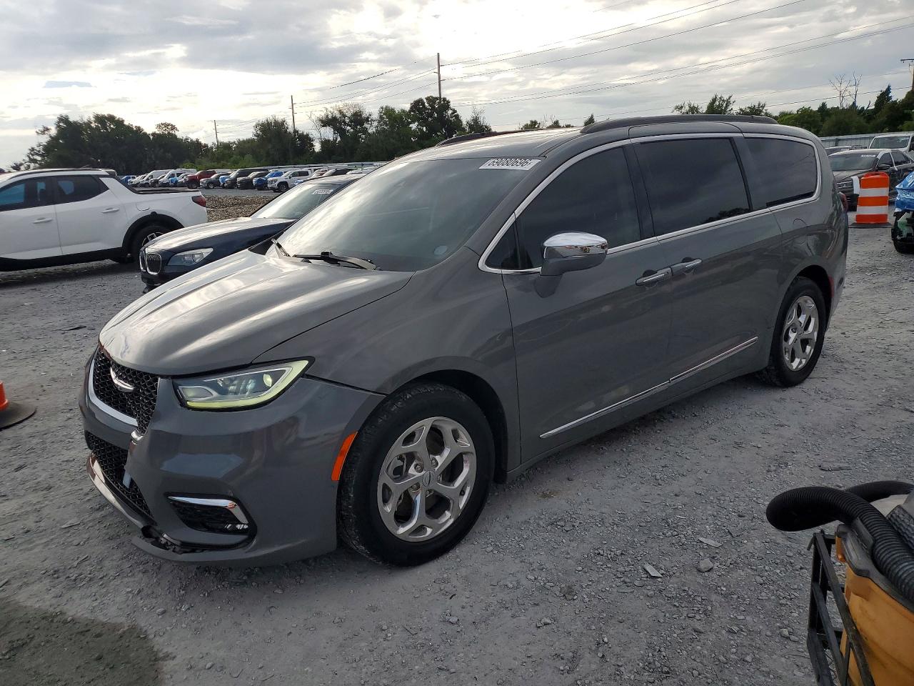 2022 CHRYSLER PACIFICA — Front 3/4