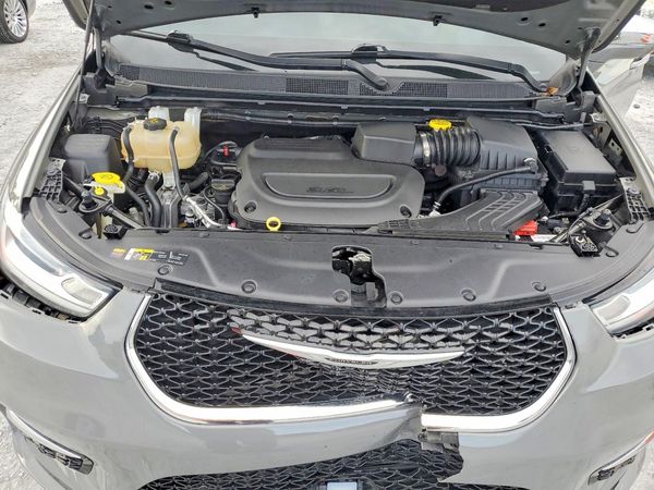 2022 CHRYSLER PACIFICA — Engine bay