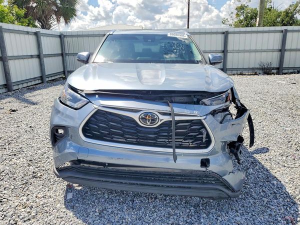 2021 TOYOTA HIGHLANDER XLE Nav