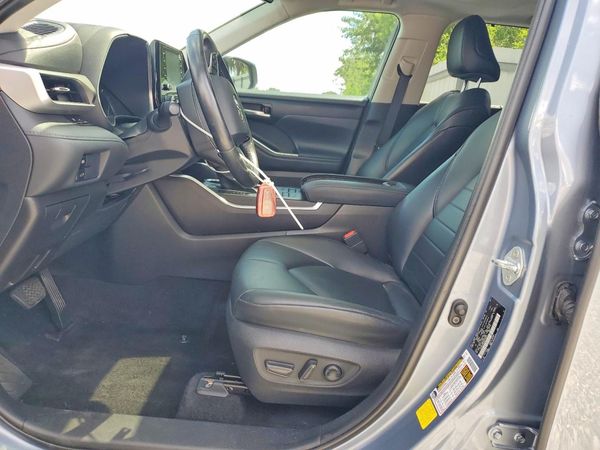 2021 TOYOTA HIGHLANDER XLE Nav