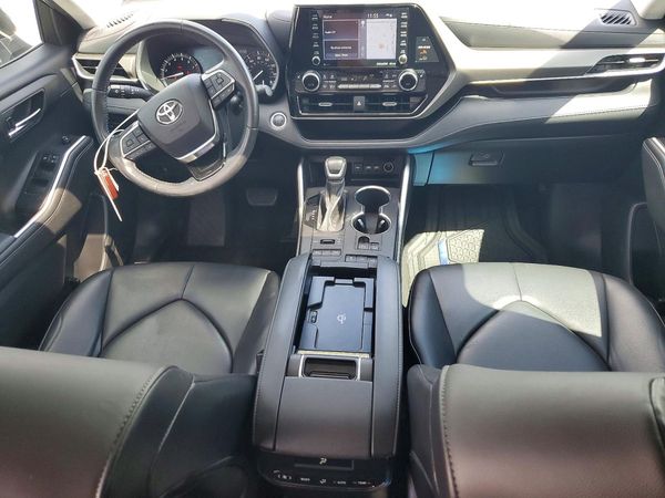 2021 TOYOTA HIGHLANDER XLE Nav