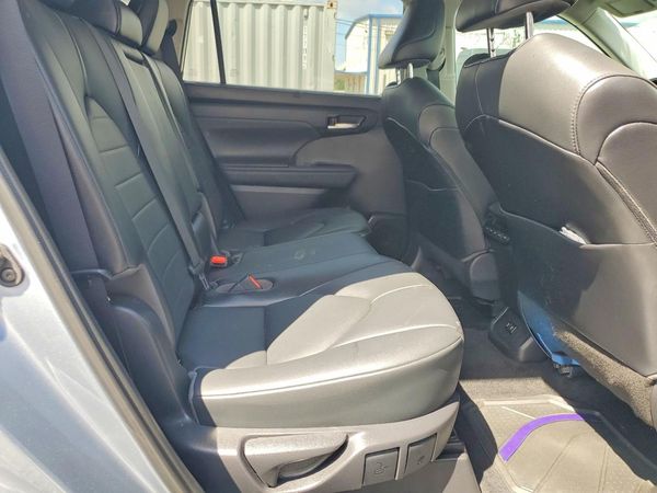 2021 TOYOTA HIGHLANDER XLE Nav