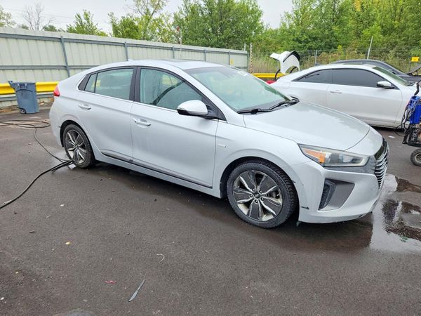2018 HYUNDAI IONIQ Limited w/Ultimate (HEV) — Passenger 3/4
