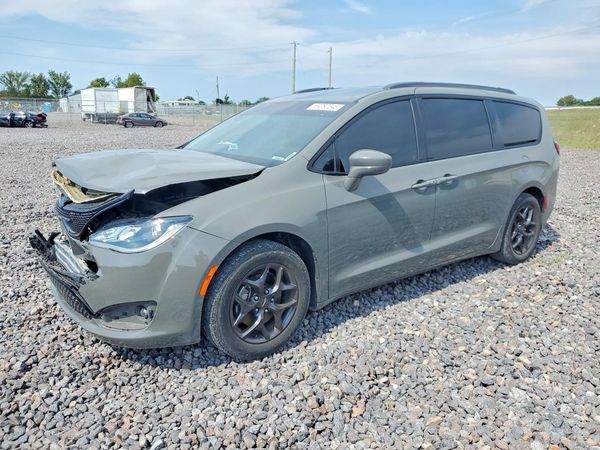 2020 CHRYSLER PACIFICA — Front 3/4