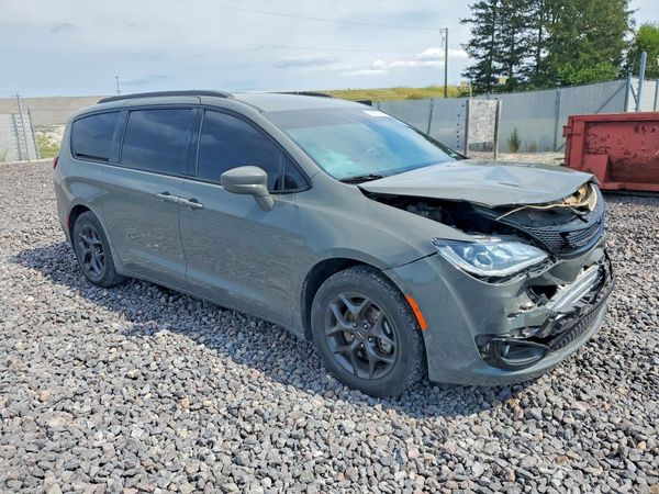 2020 CHRYSLER PACIFICA — Passenger 3/4