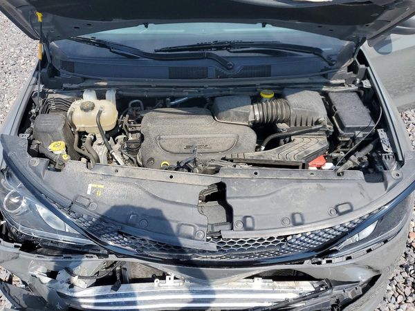 2020 CHRYSLER PACIFICA — Engine bay