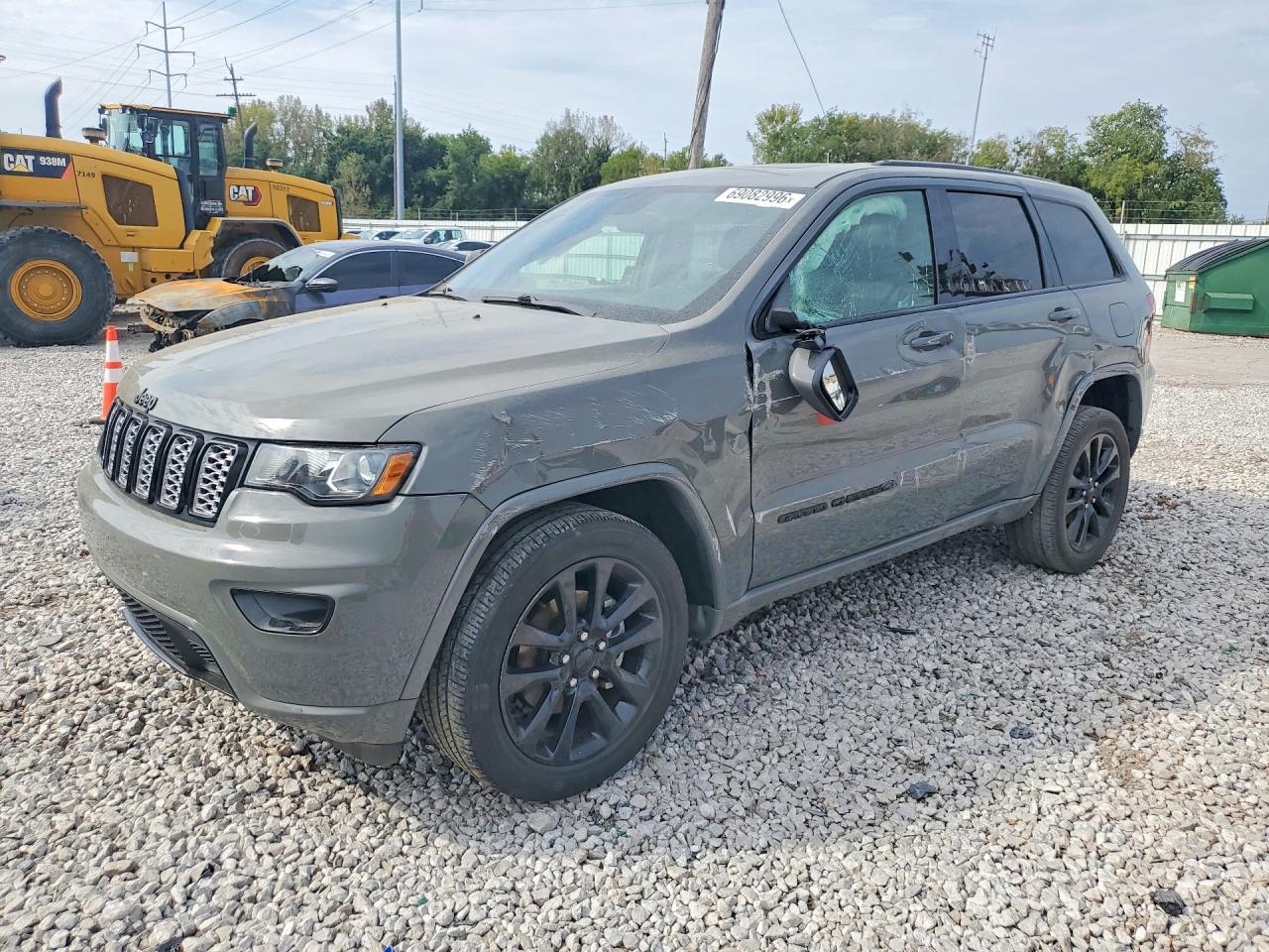 2020 JEEP GRAND CHEROKEE — Front 3/4