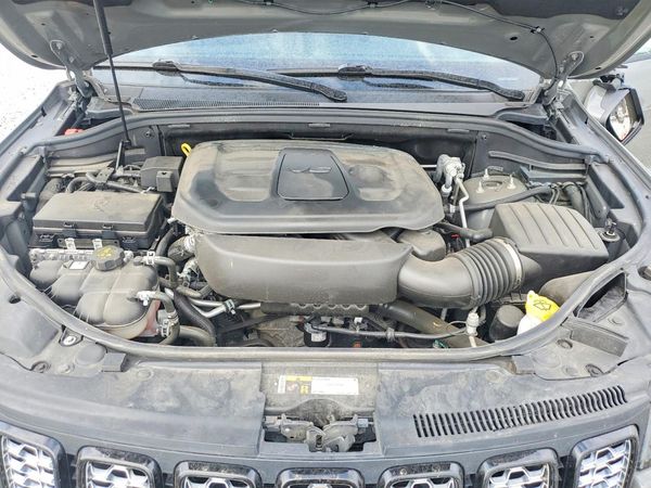 2020 JEEP GRAND CHEROKEE — Engine bay