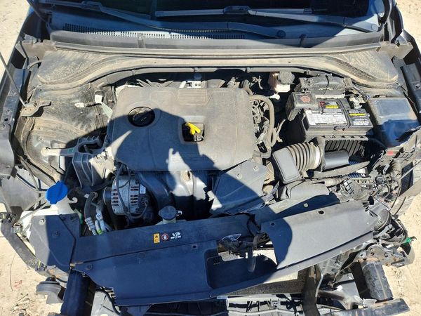 2019 HYUNDAI ELANTRA — Engine bay