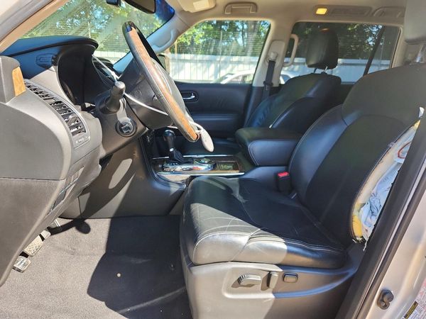 2017 INFINITI QX80 — DENT